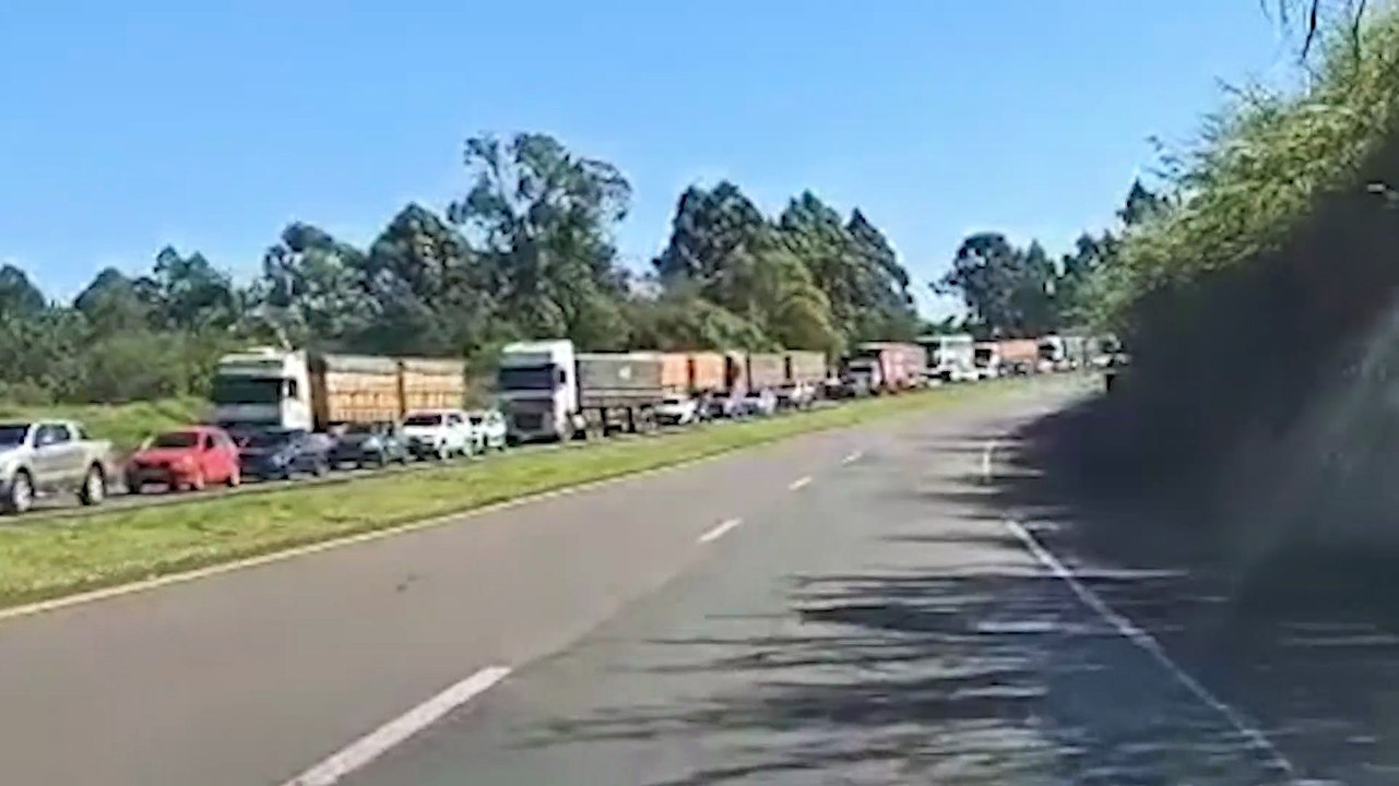 Rodovia BR-467 é liberada duas hora após incêndio; fila de veículos atingiu cerca de 4 km