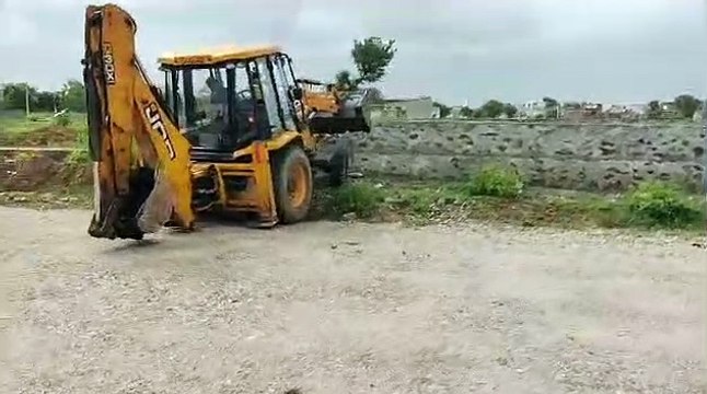 12 बीघा में दो अवैध कॉलोनी की ध्वस्त