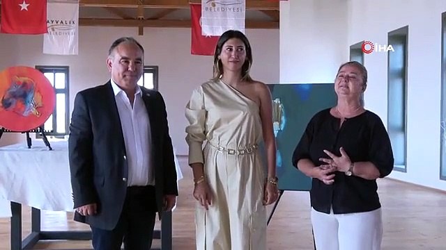 Grand intérêt pour la première exposition de peinture solo de l'artiste survivant du tremblement de terre