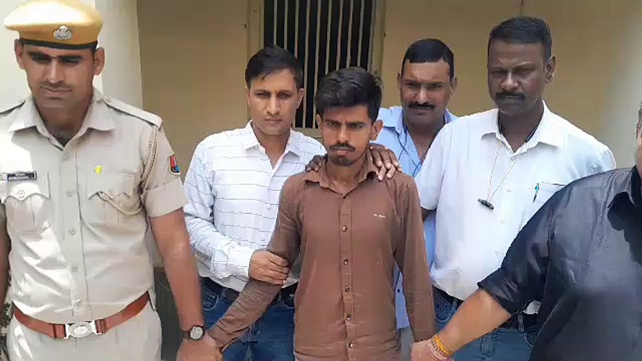 देखें वीडियो : जीआरपी ने 16 किलो डोडा-चूरा समेत दो तस्कर पकड़े