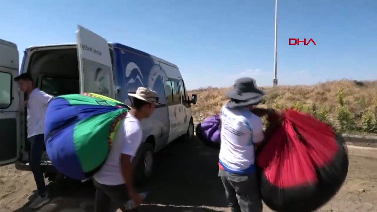 Vol en parapente à la mémoire du martyr Ömer Halisdemir