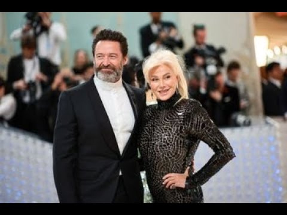 La femme de Hugh Jackman, 67 ans, fait de l'ombre à son homme à la barbe grise et a une apparence