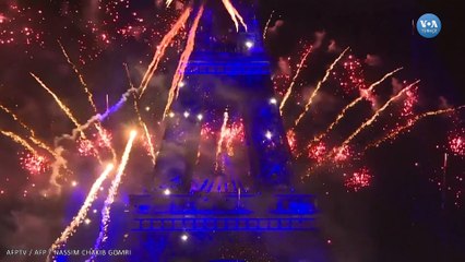 Bastille Günü’nde Eyfel Kulesi’nde havai fişek gösterisi