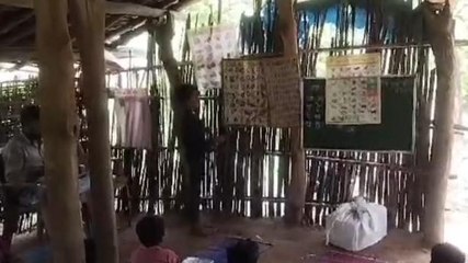 पानसेमल: प्राथमिक विद्यालय झोपड़ी में हो रहा संचालित, प्रशासन की लापरवाही आई सामने