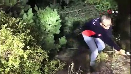 Özel harekât polisi otomobiliyle birlikte 250 metrelik uçuruma yuvarlandı