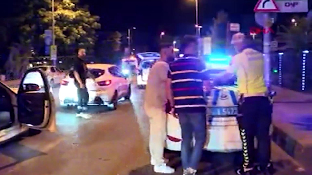 KADIKÖY DE TRAFİK KURALLARINA UYMAYAN SÜRÜCÜLERE CEZA YAĞDI