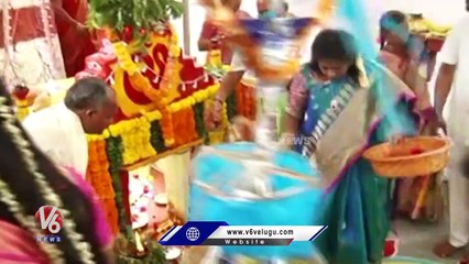 Governor Tamili Sai Offer Prayers At Mahankali Temple At Old City | Lal Darwaaz Bonalu 2023| V6 News
