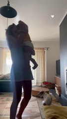 Marta Melro a dançar com a filha