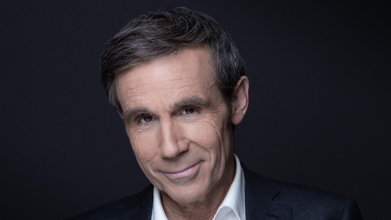 GALA VIDEO - David Pujadas surpris par une de ses journalistes en direct : il répond à ses détracteurs !