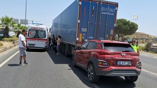 Manisa'da Tır ve 3 Otomobilin Karıştığı Zincirleme Trafik Kazasında 2 Kişi Yaralandı!