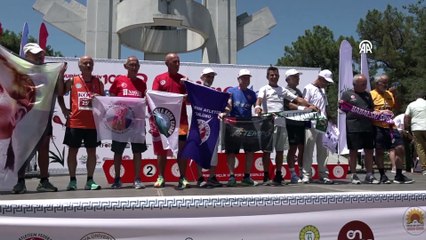 8. Uluslararası Edirne Maratonu'nda dereceye giren sporculara ödülleri verildi
