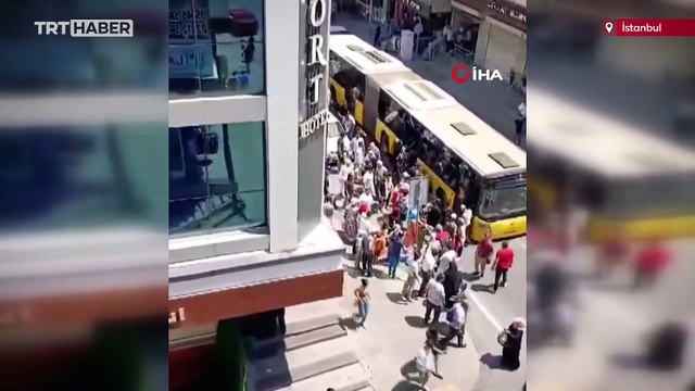 İETT otobüsü arızalandı, vatandaşlar sıcakta yürümek zorunda kaldı