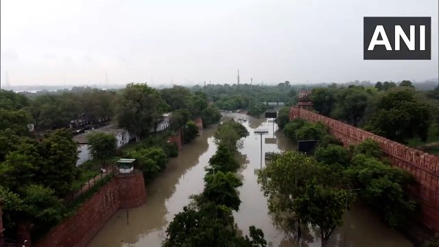 বিরোধী সরকার বলেই দিল্লিতে ছাড়া হয়েছে ব্যারেজের জল! বন্যা নিয়ে আজব দাবি আপ-এর | Oneindia Bengali