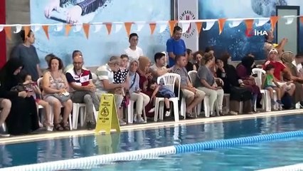 Les jeunes nageurs d'Ümraniye nagent pour le championnat