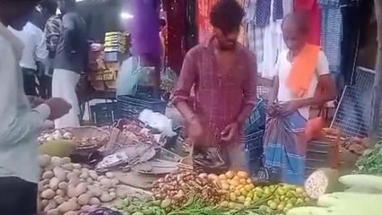 बाराबंकी: सरकार के टमाटर के भाव कम करवाने को लेकर लोगों ने दी प्रतिक्रियाएं