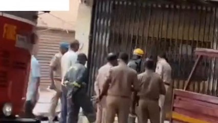 हापुड़: यूको बैंक में आग लगने से मचा हड़कंप,दमकल कर्मियों ने पाया काबू