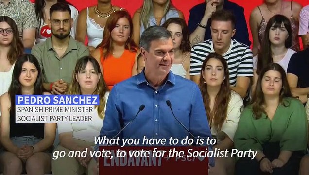 Pedro Sanchez holds electoral rally in Barcelona a week ahead of national vote