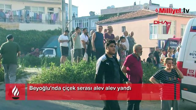 Beyoğlu'nda çiçek serası yandı! Yoğun duman sokağı kapladı
