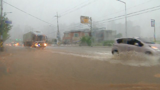 [날씨] 충청 이남 밤사이 집중 호우...내일까지 250mm↑ 더 온다 / YTN