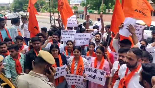 Gang Rape in JNVU: नाबालिग से प्रेमी के सामने जेएनवीयू के हॉकी मैदान में गैंगरेप, ABVP ने किया प्रदर्शन, देखें VIDEO