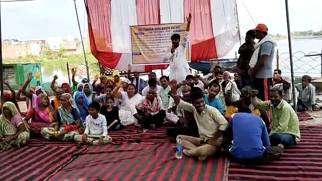 हम किसी का हक नहीं मांगते, हम अपना अधिकारी मांगते