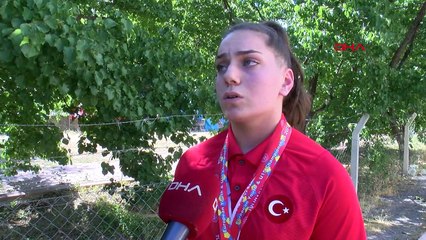 SPOR Milli halterci Yağmur, antrenman için 220 kilometre yol katediyor