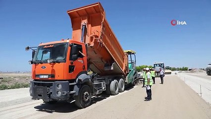 Van Gölü'nün gerdanlığı sahil yolunda hummalı çalışma
