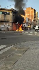 Incendio de contenedores en El Remei de Badalona