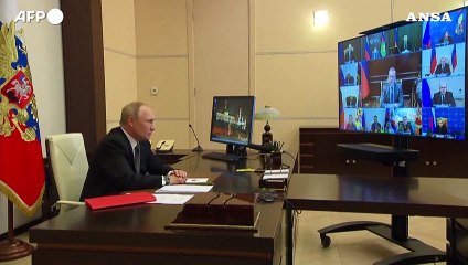 Ucraina, Putin: "Pronti a usare le bombe a grappolo se lo fara' Kiev"