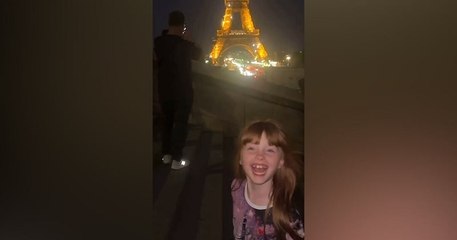 Pour son anniversaire, un papa fait croire à sa fille qu'elle a allumé la Tour Eiffel, la vidéo fait le buzz