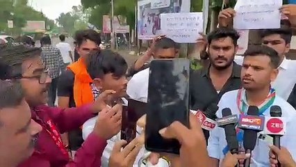 प्रोफेसरों की कमी दूर करने कालीजी का दिया ज्ञापन