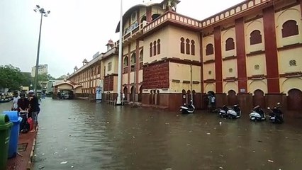 Heavy Rain: अजमेर में बरसात से उफने नाले, सड़कों पर पानी