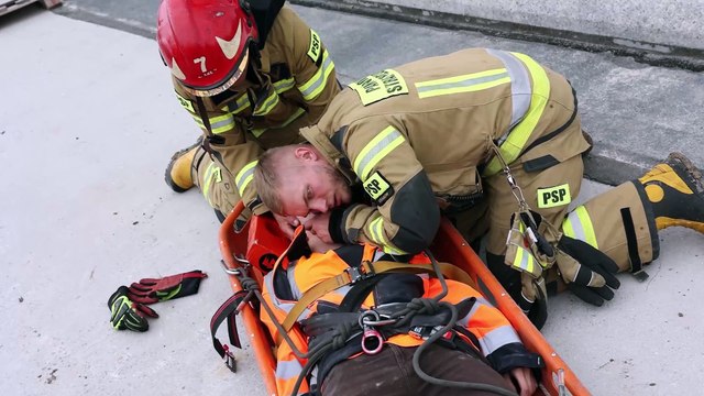 Kraków - powiat - ćwiczenia służb ratowniczych na obwodnicy Krakowa