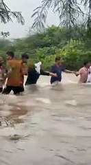 दो घंटे में पांच इंच बरसात, भोले के दर्शन करने गए 100 श्रद्धालु फंसे