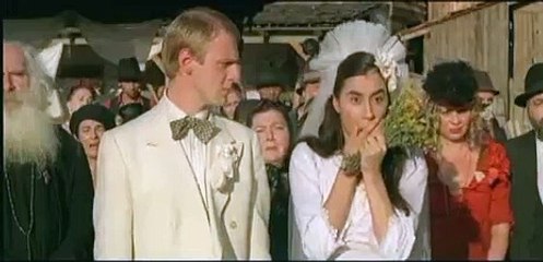 Au diable Staline, vive les mariés ! Bande-annonce (EN)