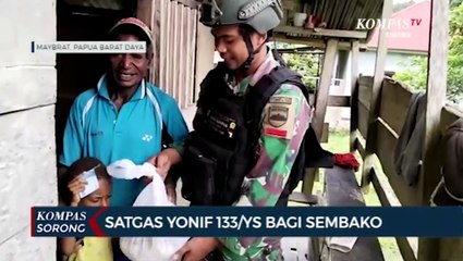 Bantu Warga di Maybrat Satgas Yonif 133/YS Bagi Sembako Gratis
