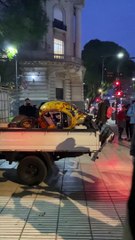 El velorio de Gaturro: volvieron a retirar la estatua por los ataques