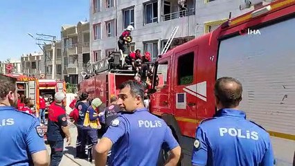 Les équipes ont secouru une mère et son enfant piégés dans un incendie