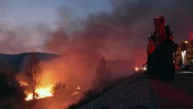 فرق الإطفاء تكافح الحرائق في كاليفورنيا