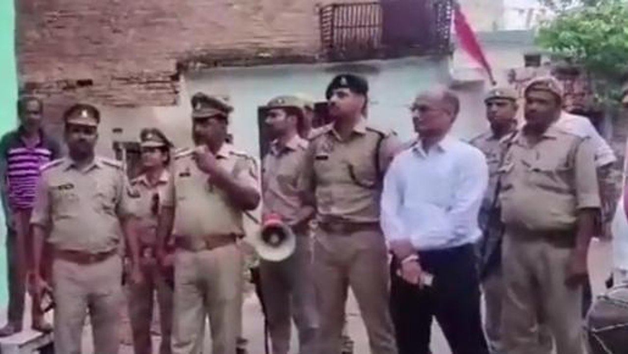 हमीरपुर: अपराधियों की करोड़ों की संपत्ति कुर्क, सीओ ने कराई मुनादी