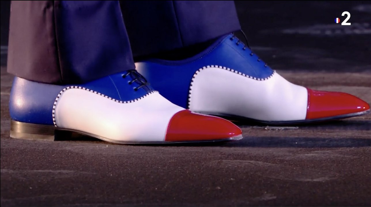 Zapping du 17/07 : Les chaussures improbables de Stéphane Bern font sensation