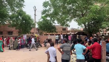 पति के शव को लेकर दो पत्नियों में हाथापाई