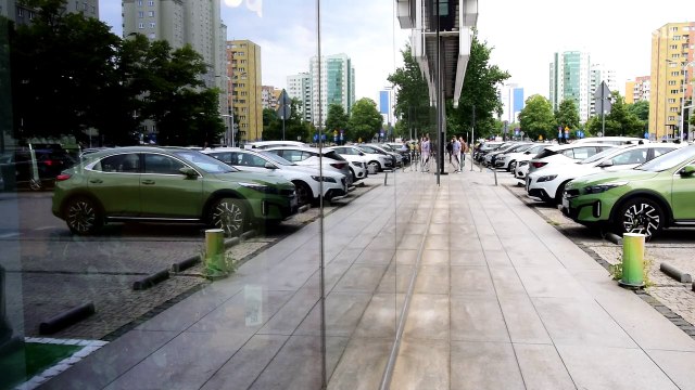 Strefa Biznesu: Praca hybrydowa w dalszym ciągu stanowi wyzwanie, zarówno dla firm, jak i dla pracowników