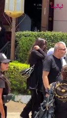 مي كساب تودع والدها بحجاب أبيض وأوكا أول الحضور