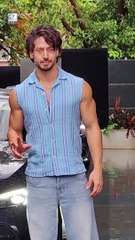 Tiger Shroff डेनिम लुक में Pooja Entertainment Office के बाहर हुए स्पॉट