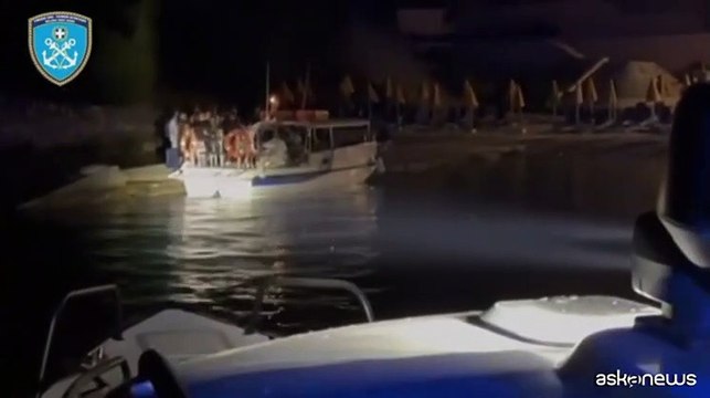 In Grecia dopo Rodi brucia anche Corf?, turisti allontanati