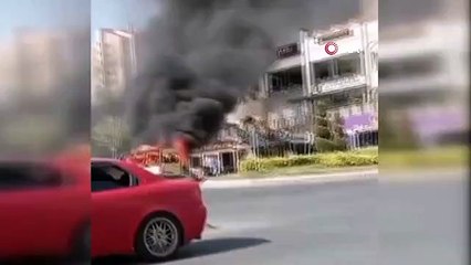 Başakşehir'de yolcu minibüsü alev topuna döndü