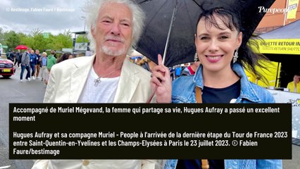 PHOTOS Hugues Aufray, 93 ans et amoureux de sa jeune compagne : le couple s'éclate sur le Tour de France