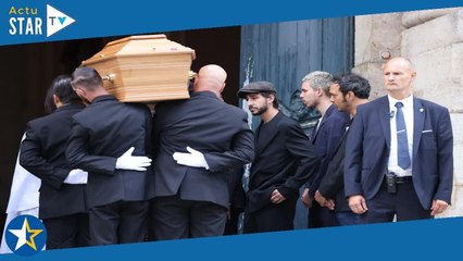 Obsèques de Jane Birkin : grand silence à l’arrivée du cercueil, une foule immense en deuil et un mo