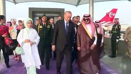 Download Video: Cumhurbaşkanı Erdoğan, Körfez turunun ilk durağı Suudi Arabistan'da! Gündemde ortak yatırım ve ticari faaliyetler var